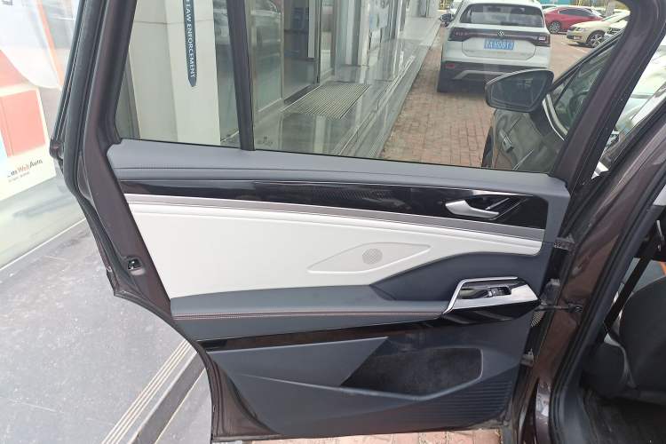 Used Volkswagen ID.6 CROZZ 2022 Long-Range PRO Edition Interior 8