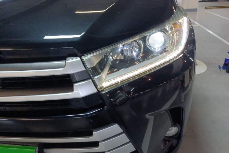 Used Toyota Highlander 2018 2.0T Four-Wheel Drive Luxury Edition 7 Seats China V Emission Standard
