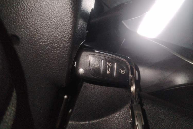 Used Jinbei Gold Hiace M Classic 2022 1.5L Engineering Lion Passenger Vehicle 5 Seats Interior 1