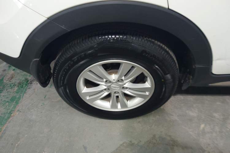 Used Kia Sportage R 2015 2.0L Manual Two-Wheel Drive GL Model Right Rear Wheel Hub