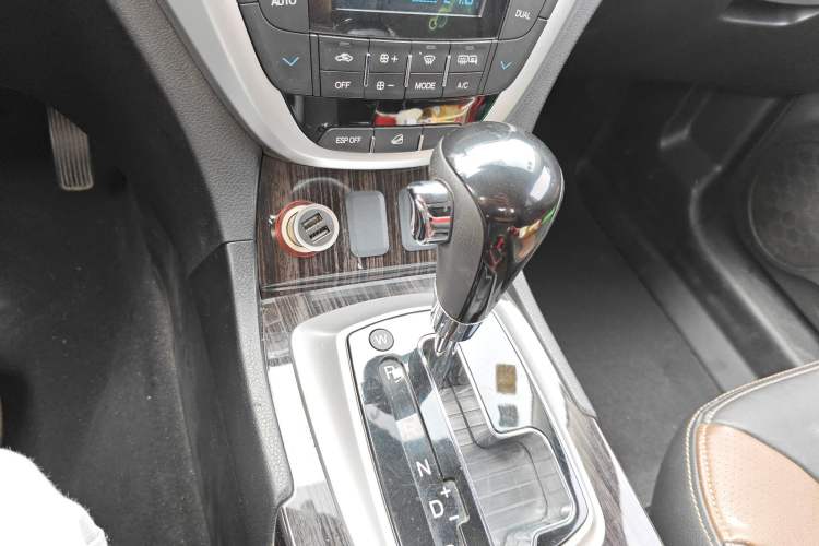 Used GAC Trumpchi GS5 Super 2015 2.0L Automatic Two-Wheel Drive Elite Edition Gear Lever