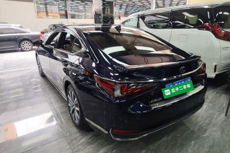 Used Lexus ES 2020 200 Excellence Edition Rear Left 45 Deg
