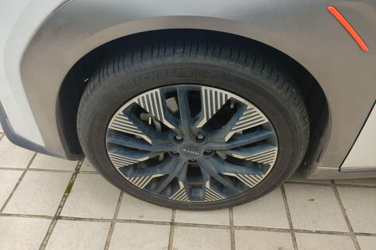 Used AION Y 2021 70 Enjoyment Tech Edition Left Front Wheel Hub