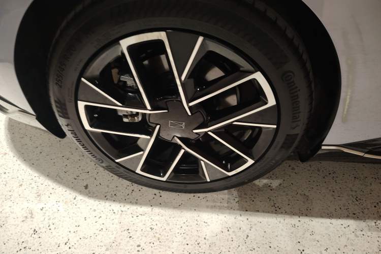 Used Avatr 06 2025 Pro Range-Extended Edition Right Rear Wheel Hub