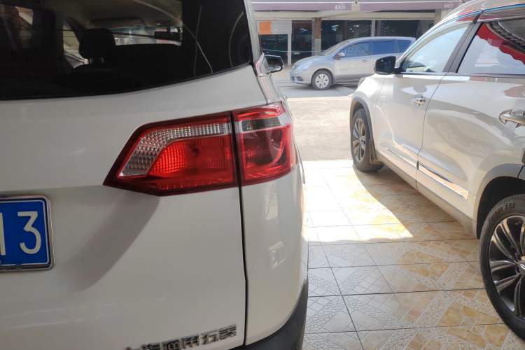 Used Wuling Hongguang S3 2018 1.5T Manual Comfort Model China V Standard
