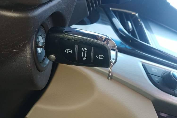 Used Baojun 730 2016 1.5L Manual Comfort Version 7 Seats China V Emission Standard Vehicle Key