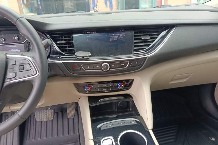 Used Buick Regal 2020 552T Elite Edition Audio And AC Panel