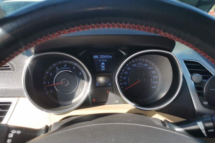 Used Hyundai Elantra (5th Generation / Langdong) 2012 1.6L Automatic Prestige Model Odometer Close Up