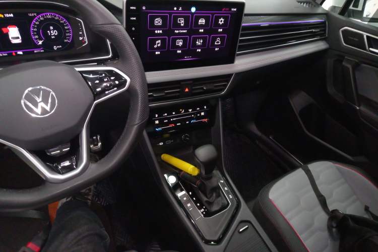 Used Volkswagen Tiguan L 2023 330TSI Automatic Two-Wheel Drive R-Line Flagship Edition Audio And AC Panel