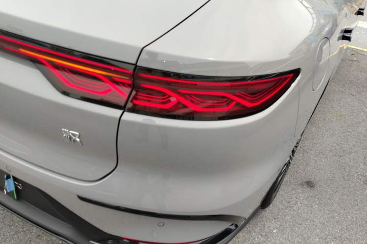 Used BYD Han 2025 DM-i Intelligent Driving Edition 125KM LiDAR Flagship Model
