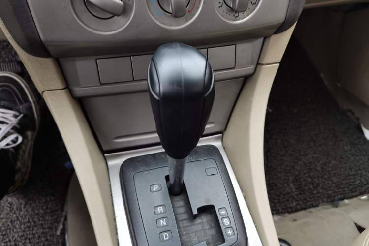 Used Ford Focus 2011 Hatchback 1.8L Automatic Fashion Edition Gear Lever