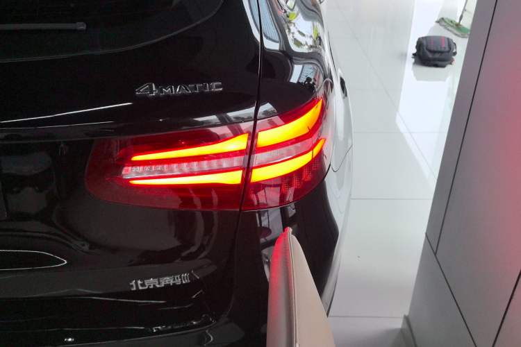 Used Mercedes-Benz GLC 2019 GLC 260 L 4MATIC Luxury Model Exterior 3