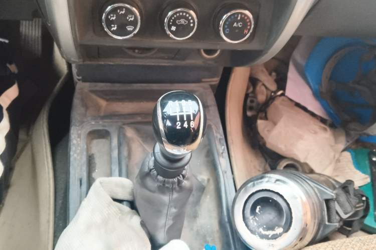 Used Dongfeng Ruichi 2017 2.5T Diesel Two-Wheel Drive Standard Version ZD25T5
