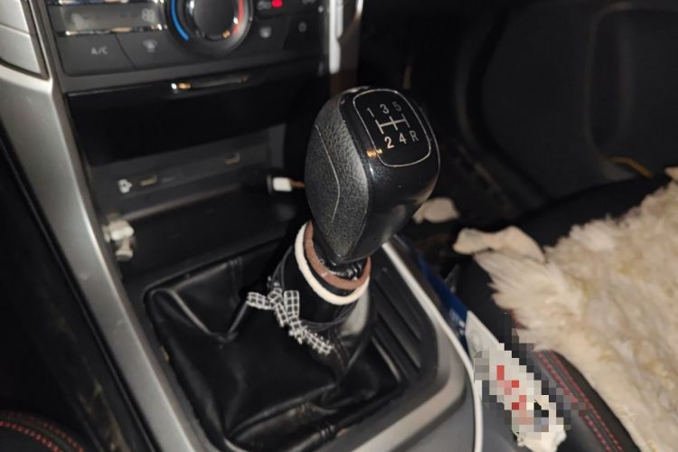 Used SAIC MAXUS T60 2017 2.4L Gasoline Manual Transmission Two-Wheel Drive High Ground Clearance Comfort Edition Standard Cabin
