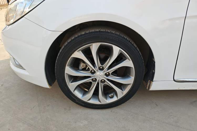 Used Hyundai Sonata 2014 2.4L Automatic Luxury Version China IV Standard Exterior 4