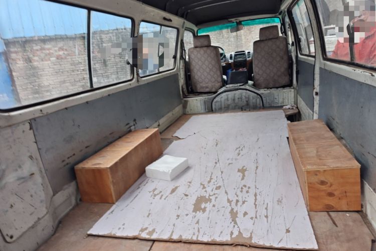 Used Golden Dragon Hiace 1999 2.0L Short-Wheelbase Gasoline Premium Version V19 Trunk