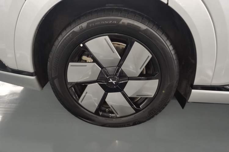 Used XPeng X9 2024 640 All-Wheel Drive High-Performance Max Right Rear Wheel Hub