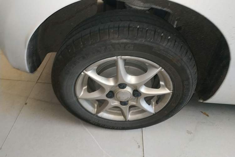 Used Roewe Clever 2022 311km QiQi BoBo Edition Right Rear Wheel Hub