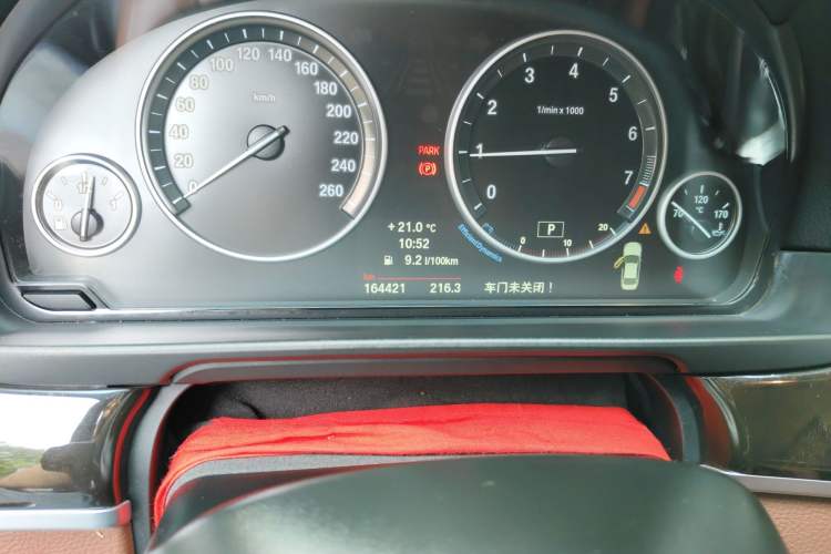 Used BMW 5 Series 2013 530Li Leading Model Odometer Close Up