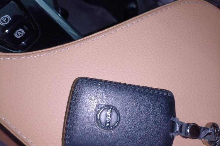 Used Volvo V90 2017 Cross Country T5 AWD Smart Range Edition