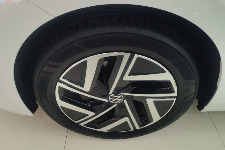 Used Volkswagen Sagitar 2023 300TSI DSG Excellence Edition Left Front Wheel Hub