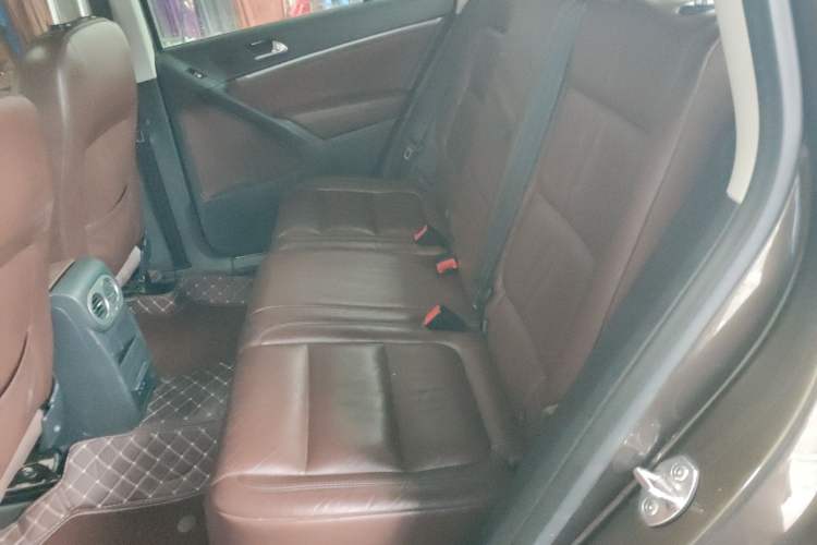 Used Volkswagen Tiguan 2016 300TSI Automatic All-Wheel Drive Luxury Edition Left Rear Seat