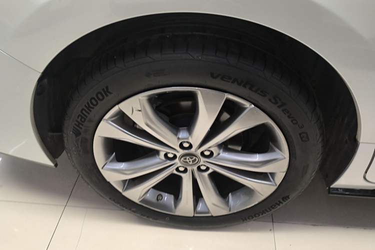 Used Toyota SIENNA 2023 2.5L Hybrid Deluxe Edition Right Rear Wheel Hub