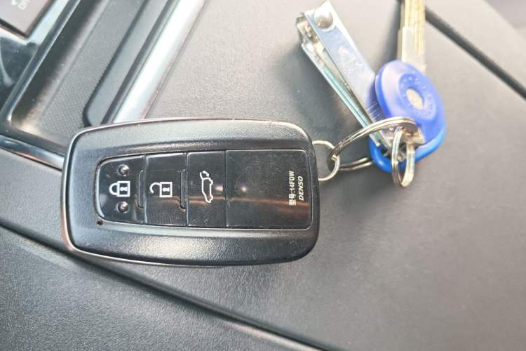 Used Toyota Highlander 2022 Dual-Engine 2.5L Four-Wheel Drive Prestige Version 7 Seats Vehicle Key