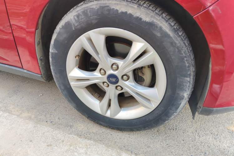 Used Ford Focus 2012 Sedan 1.6L Automatic Fashion Edition
