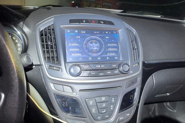 Used Buick Regal 2015 1.6T Leading Technology Model Audio And AC Panel