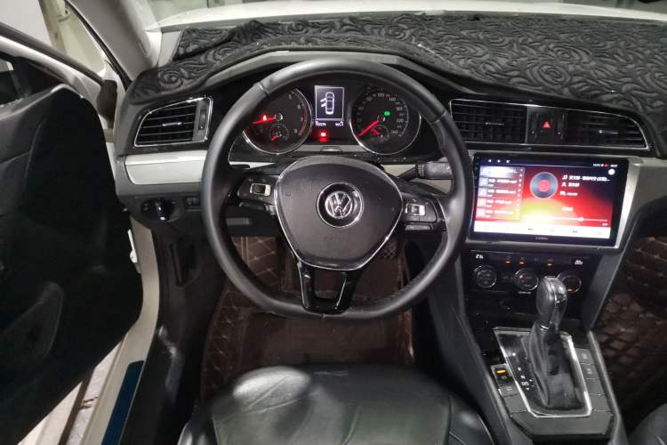 Used Volkswagen Lamando 2017 280TSI DSG Comfort Edition Steering Wheel