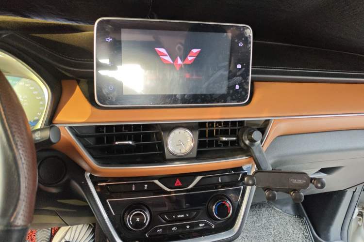 Used Wuling Hongguang S3 2018 1.5L Manual Luxury Model China V Standard
