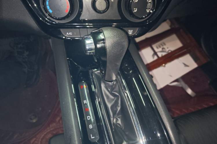 Used Honda Vezel 2020 1.5L CVT Pioneer Edition Gear Lever