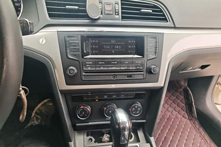 Used Volkswagen Lamando 2017 230TSI DSG Fashion Edition Audio And AC Panel