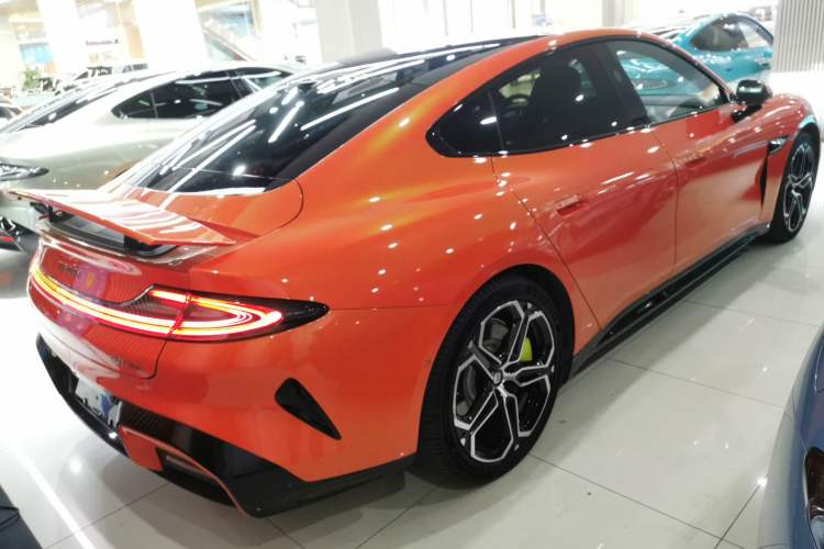 Used Xiaomi Auto SU7 2024 Four-Wheel Drive Ultra-Long Range Advanced Intelligent Driving Max Edition
