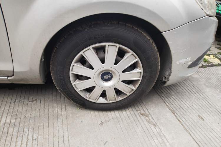 Used Ford Focus 2011 Sedan 1.8L Manual Classic Model
