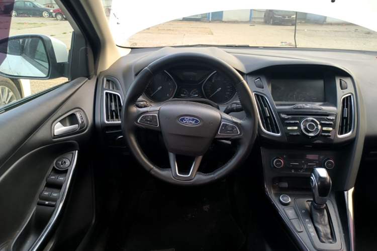 Used Ford Focus 2018 Sedan Classic EcoBoost 125 Automatic Supercharged Style SmartDrive Edition
