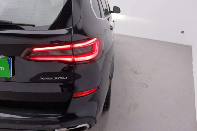 Used BMW X5 2022 Restyled xDrive 30Li Luxury Version M Sport Package Exterior 3