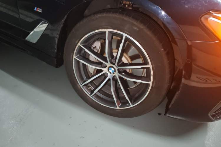 Used BMW 5 Series New Energy 2021 535Le Pioneer Edition M Sport Package Right Front Wheel Hub