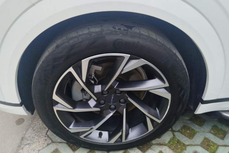 Used Lynk & Co 09 2021 2.0T Halo Six-Seater
