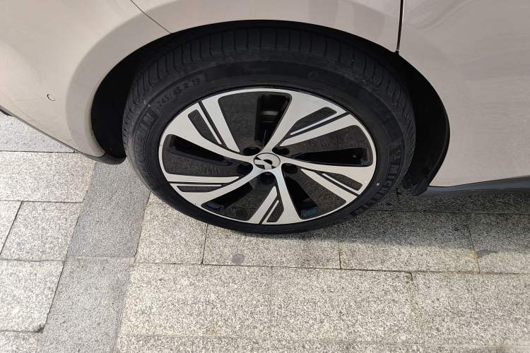 Used Nio ET5 2022 75 kWh Exterior 4