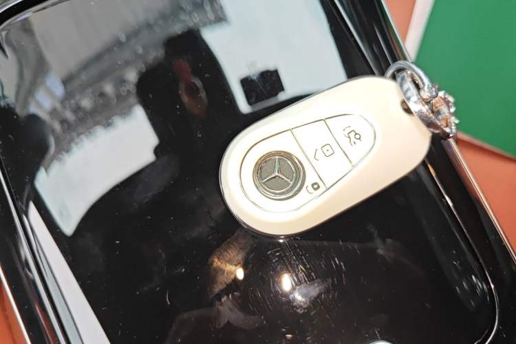 Used Mercedes-Benz GLC 2023 GLC 300 L 4MATIC Dynamic 7-Seater Vehicle Key