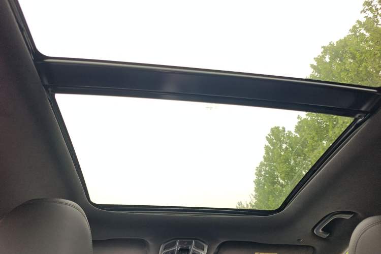 Used Geely Auto Monjaro L 2024 2.0TD High-Power Automatic Two-Wheel Drive Skyline Edition Headliner