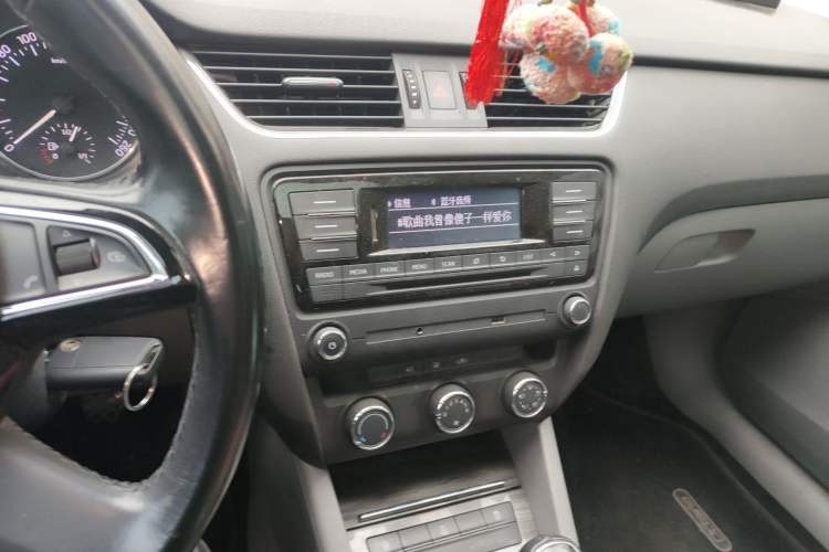 Used Skoda Octavia 2015 1.6L Manual Yijun Edition
