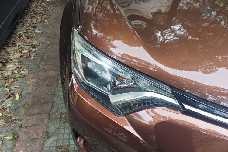 Used Toyota RAV4 2016 2.0L CVT Two-Wheel Drive Fashion Edition China V Standard
