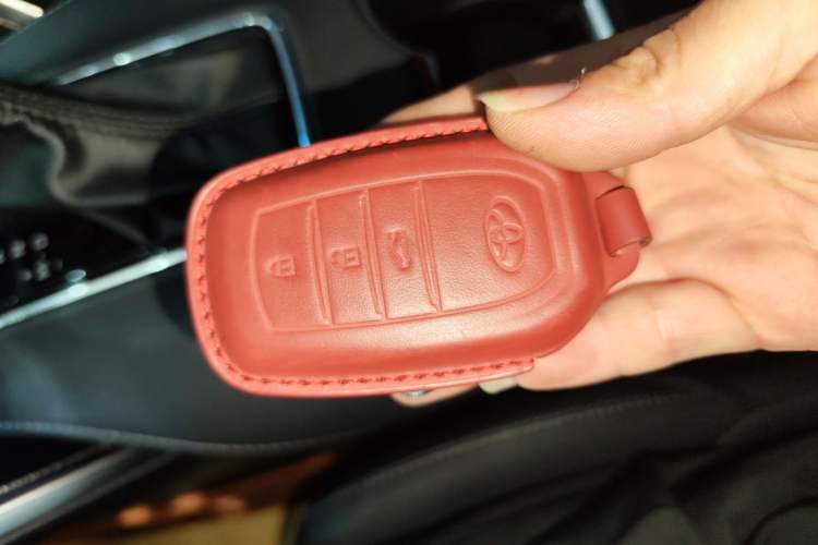 Used Toyota Venza 2022 2.0L CVT Two-Wheel Drive Prestige Edition Vehicle Key