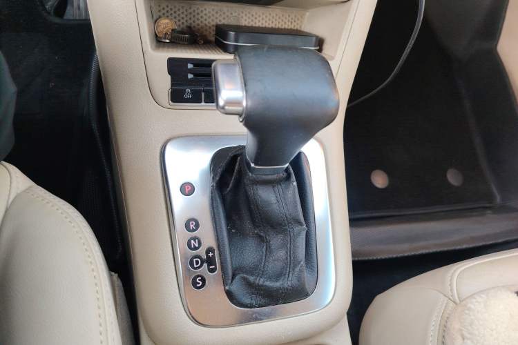 Used Volkswagen Tiguan 2010 1.8 TSI Automatic Two-Wheel Drive Trend Edition Gear Lever