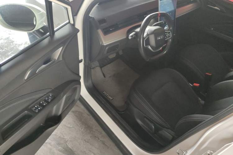 Used NETA V 2021 Standard Range Entertainment Version – Upgraded Model Driver Seat