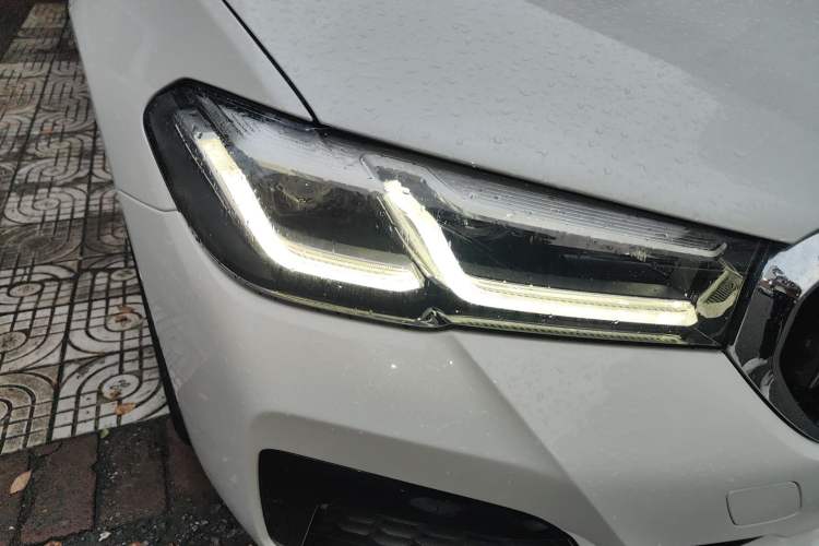 Used BMW 5 Series New Energy 2022 535Le M Sport Package Right Front Headlight