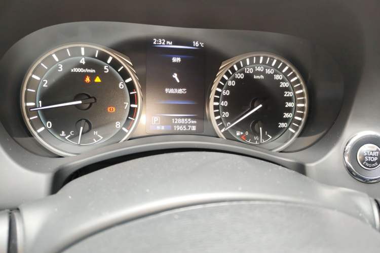 Used Infiniti Q50L 2018 2.0T Enjoyment Edition China V standard Odometer Close Up